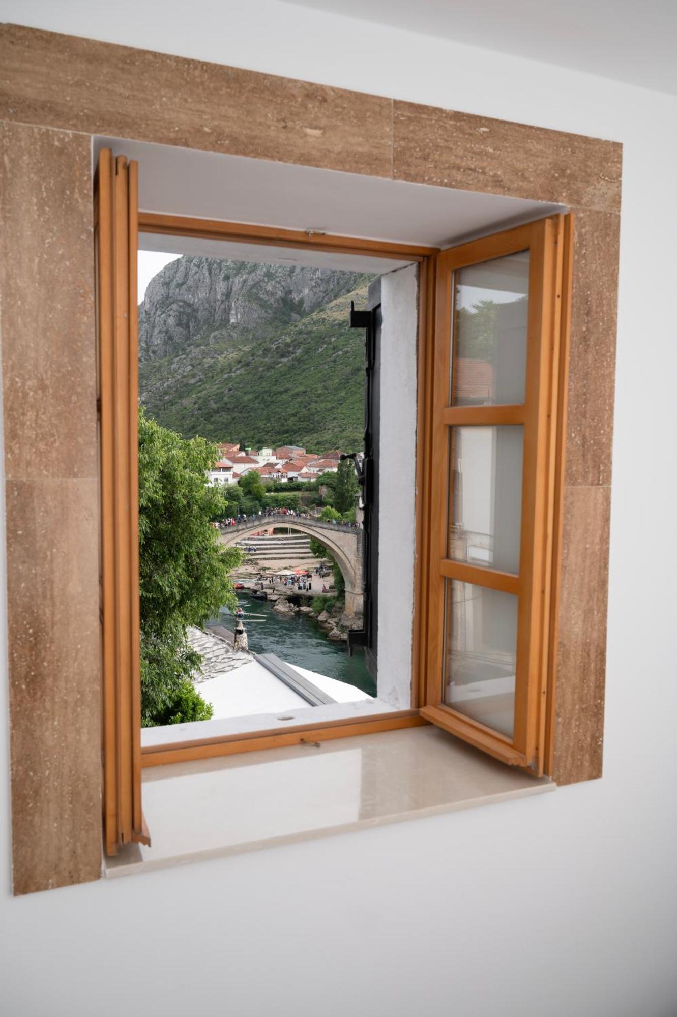 מוסטר Sunrise Apartments - With Old Bridge View מראה חיצוני תמונה